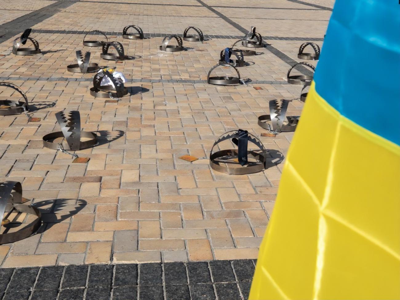 У Києві розставили 87 капканів на підтримку українських політв'язнів. Фоторепортаж