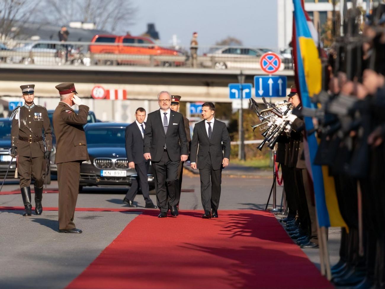Зеленский прибыл с визитом в Латвию