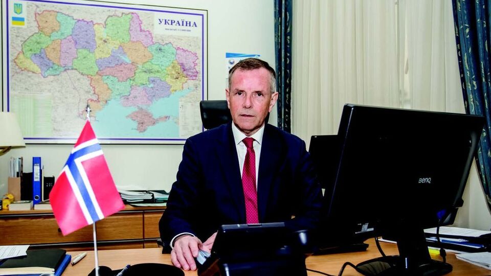 Уле Хорпестад: Как я понимаю по нашим инвесторам, они тогда вынуждены пересмотреть все планы на будущее, потому что они все-таки заключили договоры на определенных условиях
