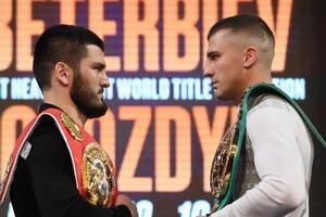 Бетербиев (слева) и Гвоздик (справа) проведут бой в ночь на 19 октября