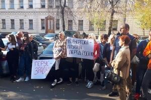 Учасники акції вимагають зупинити енергетичну капітуляцію України перед Росією