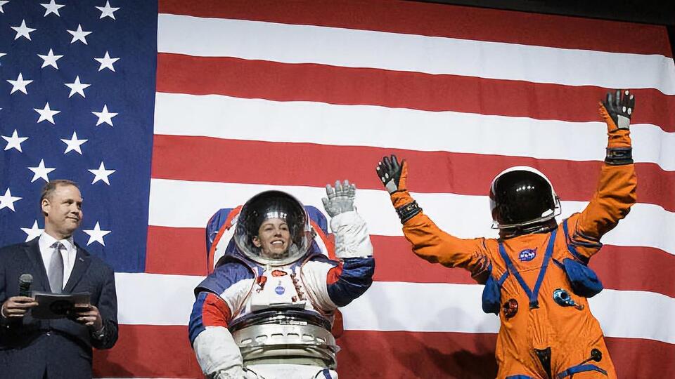 У NASA презентували прототипи скафандрів OCSS і xEMU