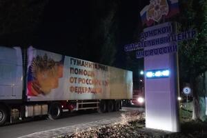 На Донбас попрямувало 36 російських вантажівок