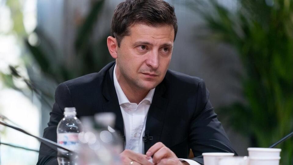 Кулик "підтвердив свою вірність" Зеленському (на фото) наприкінці президентських перегонів, що дало йому змогу й надалі впливати на важливі питання, пишуть автори