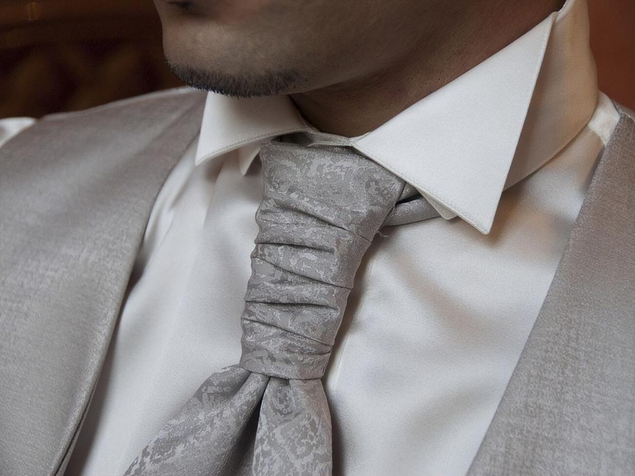 В 1827 году Бальзак посвятил галстуку целую книгу