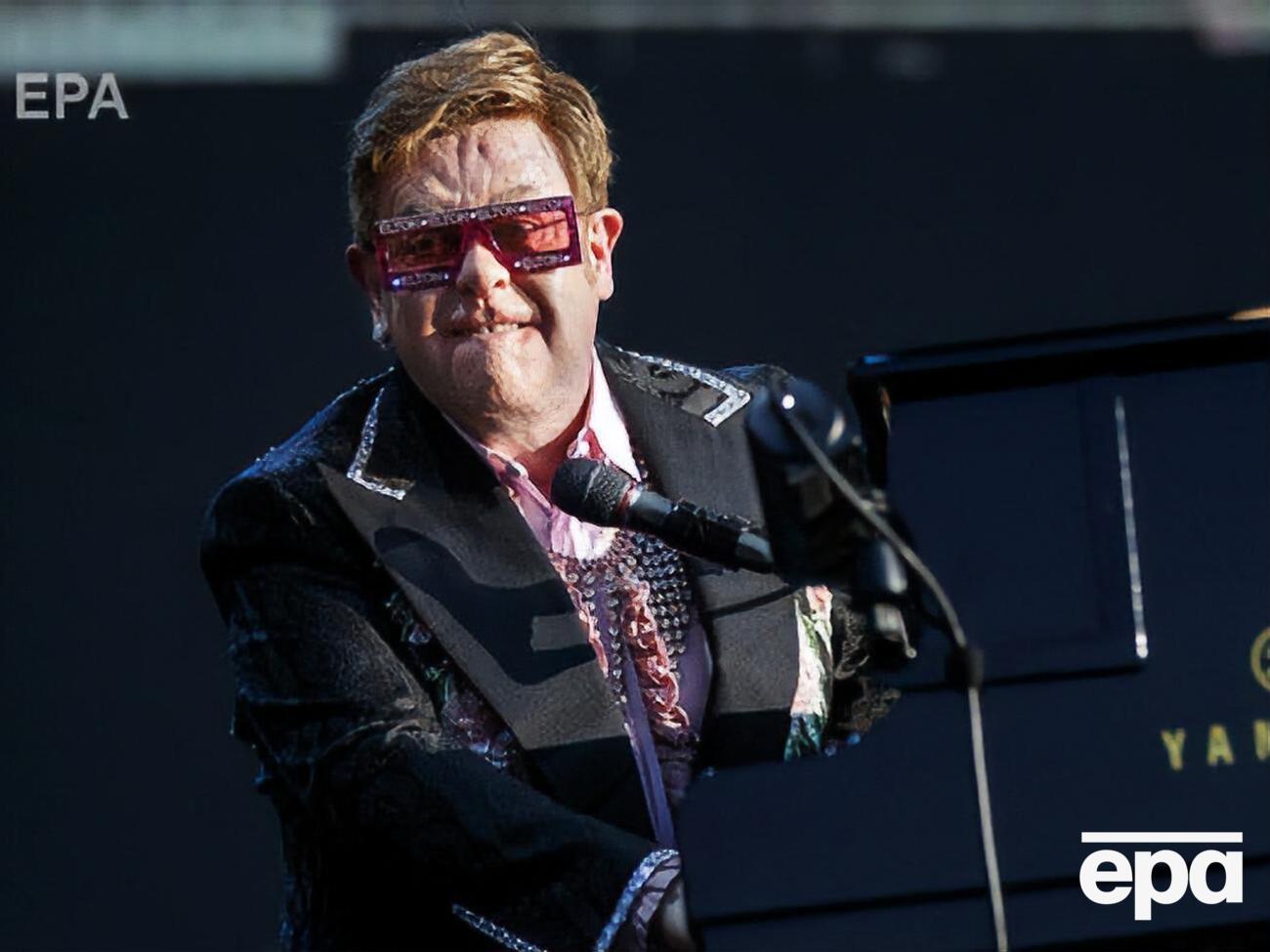 Элтон Джон в мемуарах рассказал о разговоре с бойфрендом, после которого обратился в реабилитационный центр