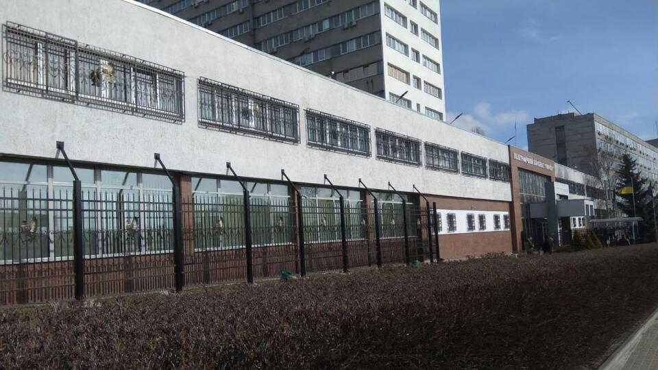 Подписанты отмечают, что полиграфкомбинат перевели из подчинения Минфина в Национальный банк Украины, а затем в Министерство экономики