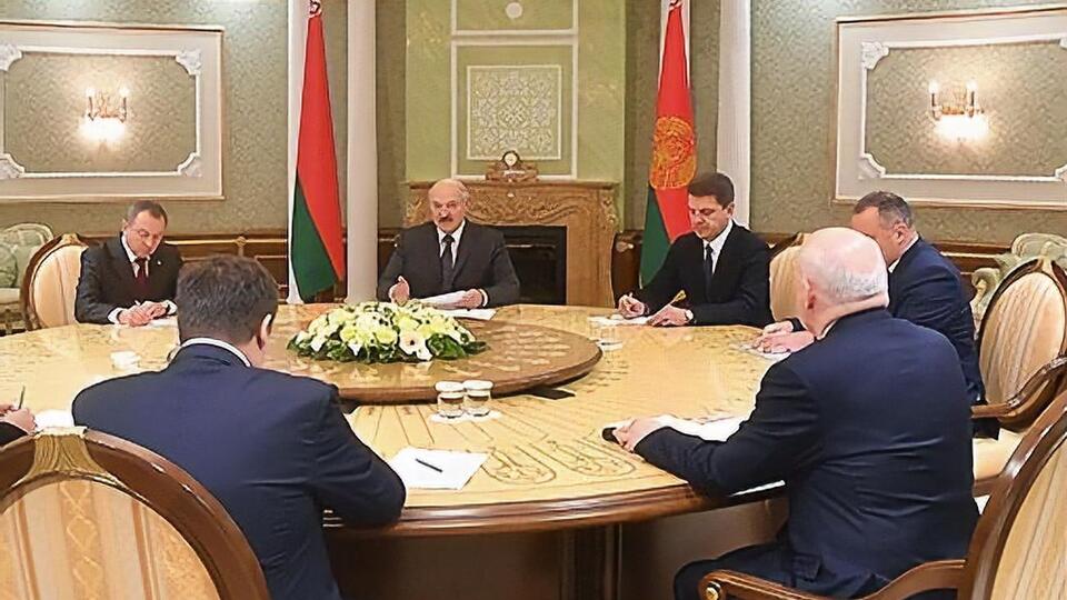 Лукашенко: Мы должны сотрудничать с РФ