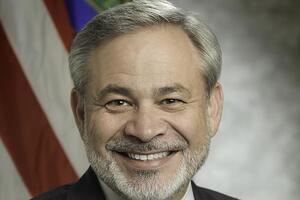 Дэн Бройлет занимает пост заместителя министра энергетики