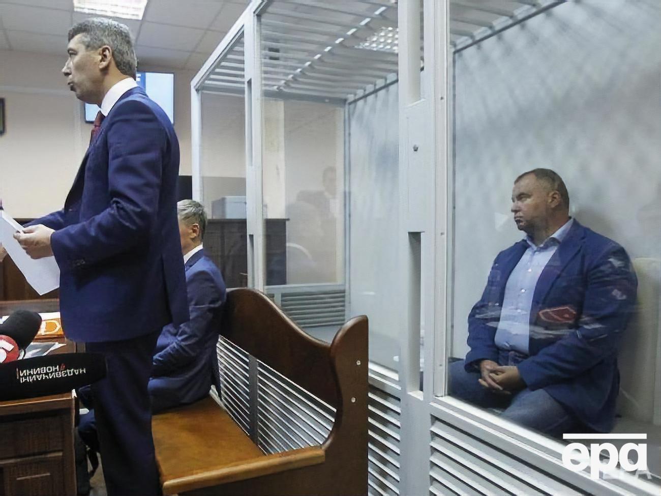 Гладковського (на фото праворуч) заарештували на два місяці з правом на заставу