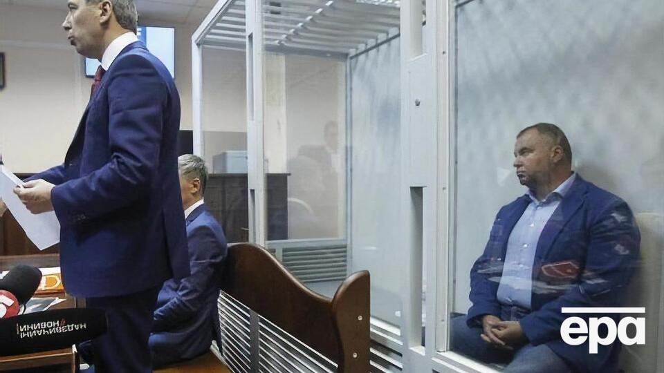 Гладковського (на фото праворуч) заарештували на два місяці з правом на заставу