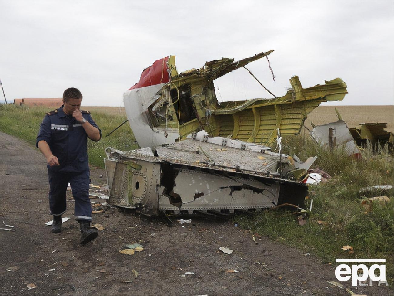Boeing 777, летевший из Амстердама в Куала-Лумпур, потерпел крушение 17 июля 2014 года вблизи Тореза Донецкой области, погибли 298 человек