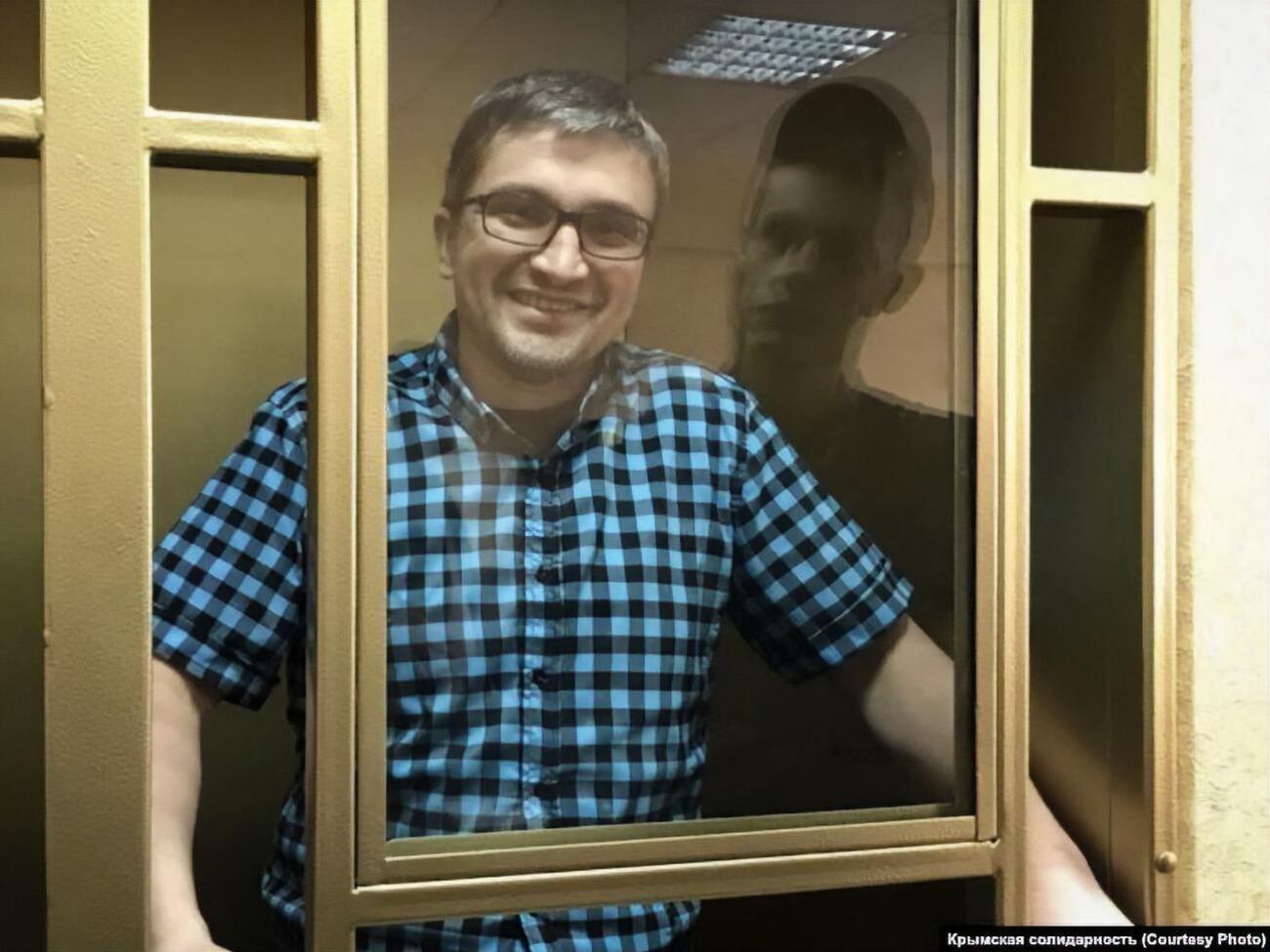 Суд перекваліфікував обвинувачення, у зв'язку із чим вирок Мемедемінову було пом'якшено, сказав адвокат
