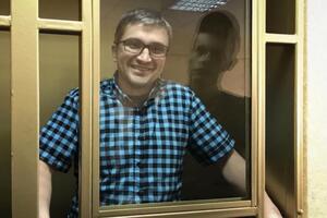 Суд перекваліфікував обвинувачення, у зв'язку із чим вирок Мемедемінову було пом'якшено, сказав адвокат