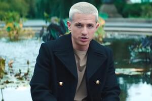 Чарлі Пут: Я знаю, я попрощався з тобою, і ти, мала, теж. Але коли я торкаюся її, я відчуваю, ніби зраджую тебе