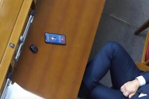 Киву заметили за необычным занятием в Раде
