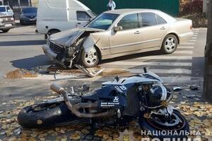 Мотоцикл отбросило на ребенка, который стоял неподалеку, сообщили в полиции