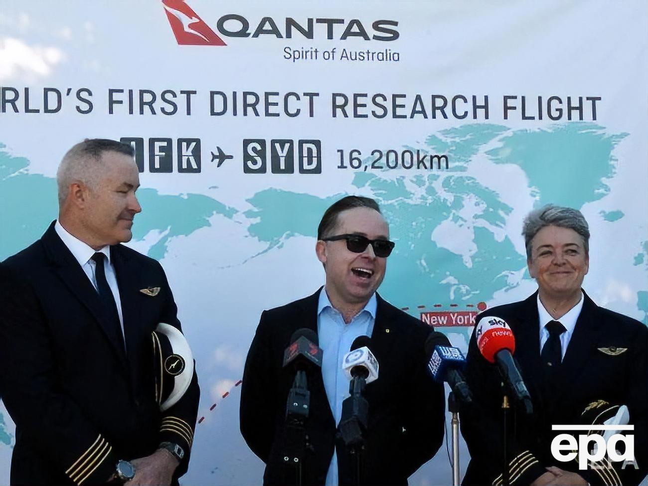 На борту самолета находилось 40 пассажиров и 10 членов экипажа, включая четырех дежурных пилотов