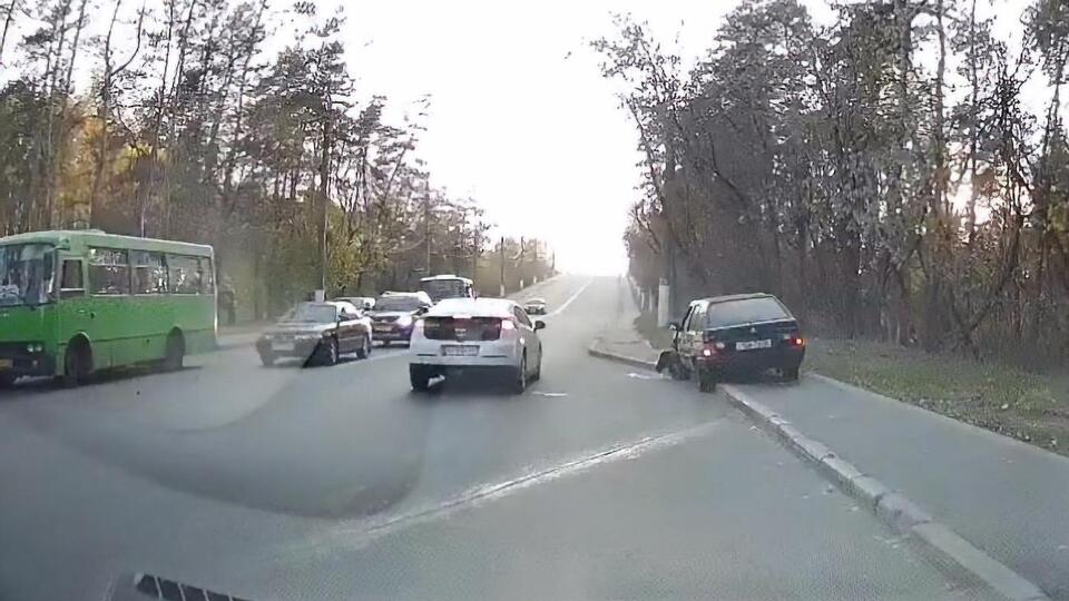 ДТП сталася на проспекті Любові Малої в Харкові