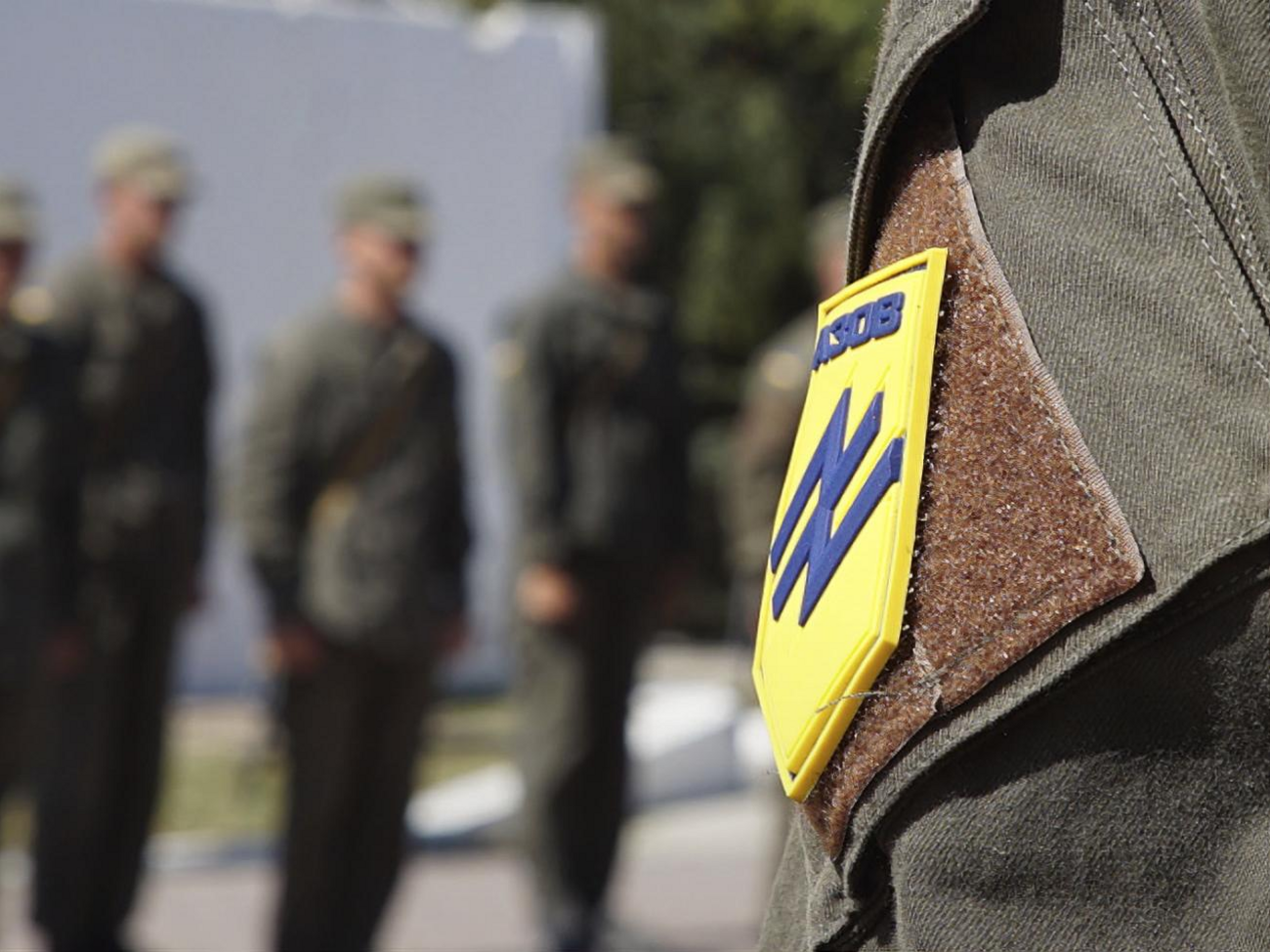Вместе с "Азовом" конгрессмены хотят приравнять к террористам другие украинские подразделения, которые защищали Украину на фронте, заявило руководство полка