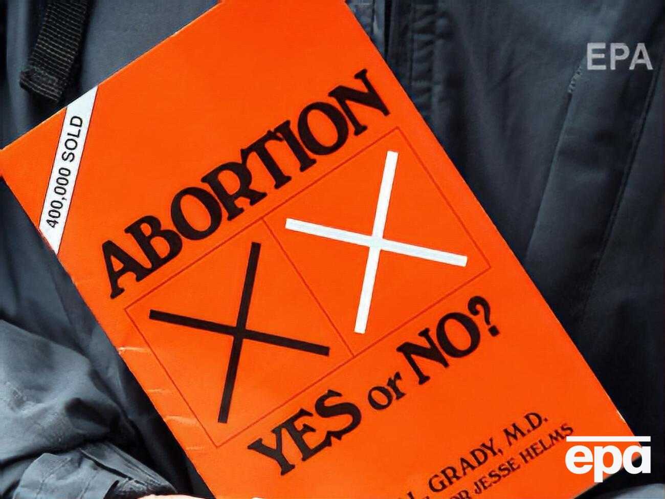 Предоставлению женщинам права на аборт в Северной Ирландии долго противостояли некоторые политические силы и церковь