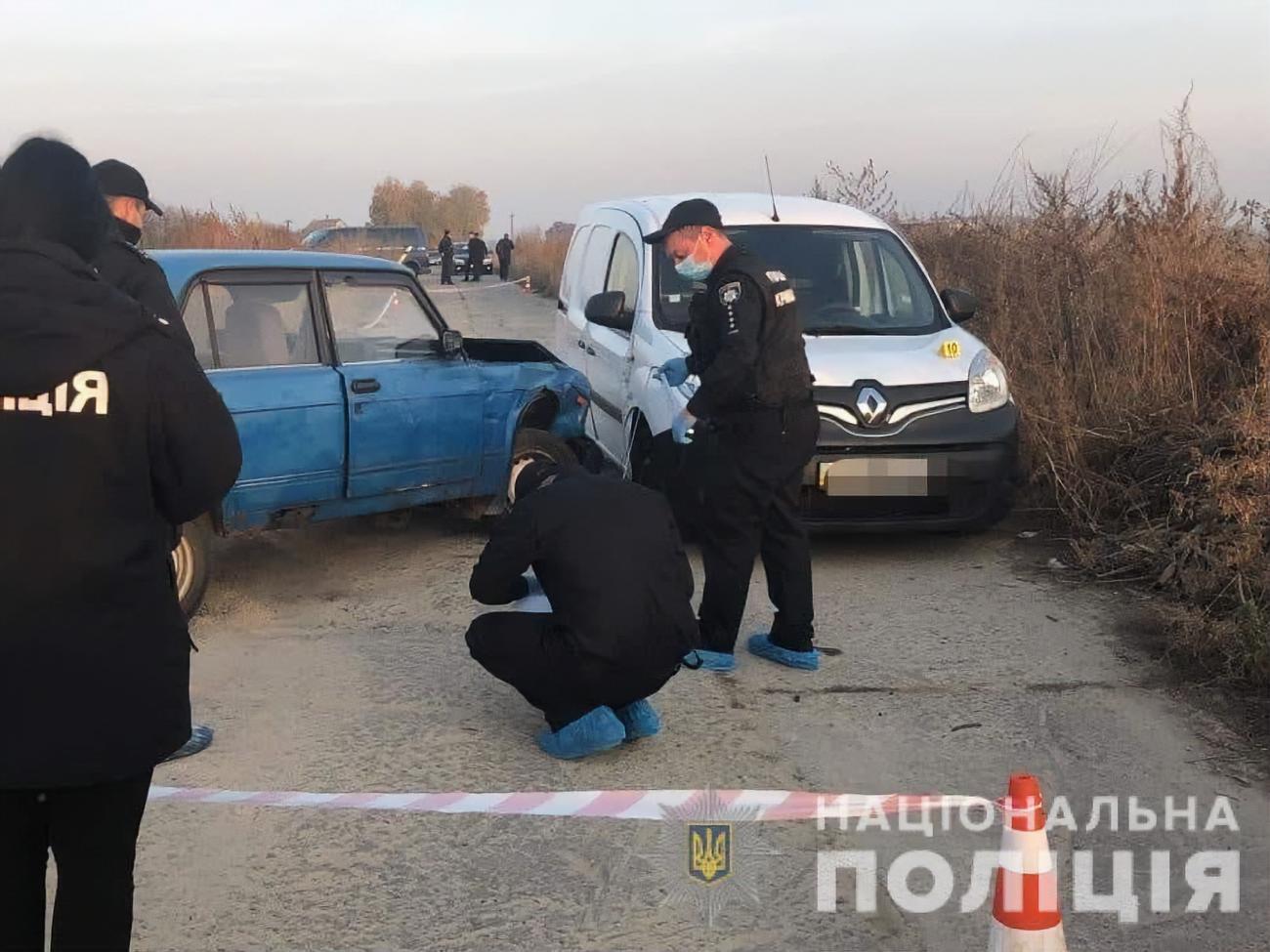 Неизвестные открыли стрельбу в Княжичах и скрылись