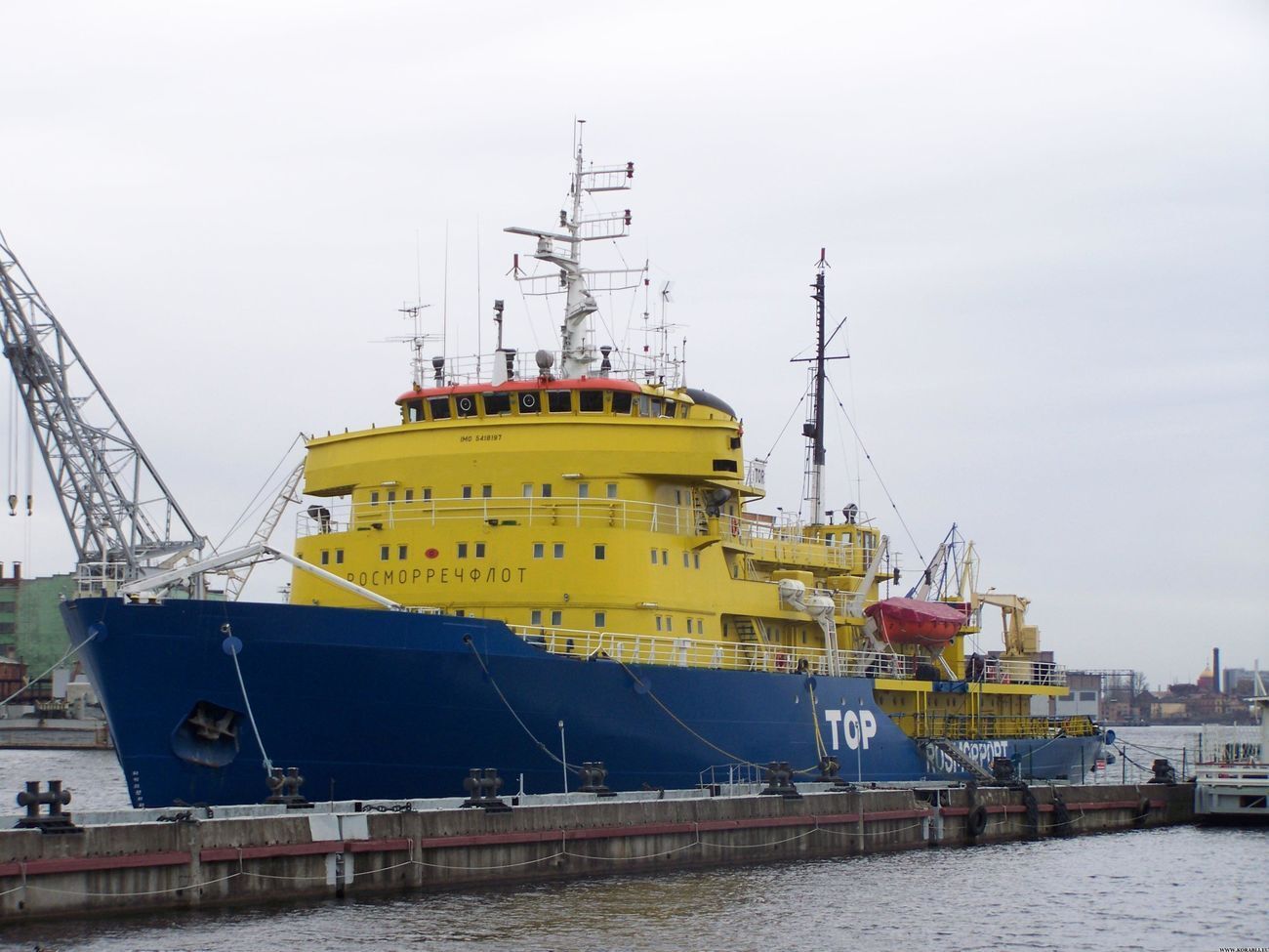 На допомогу криголаму вилітав вертоліт і виходив рятувальний буксир