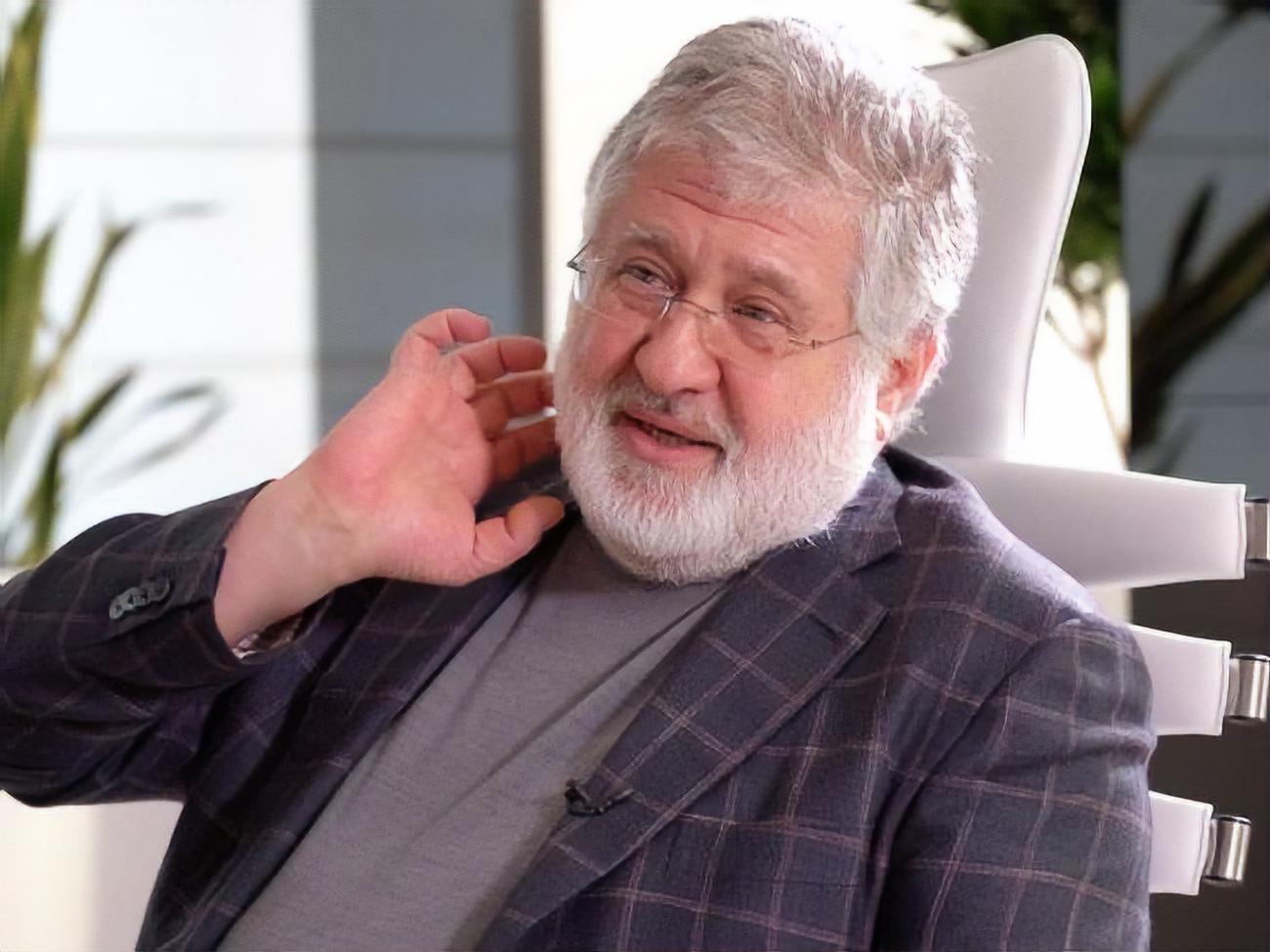 Коломойский владеет заводами ферросплавов и покупает электроэнергию у конкурирующих олигархов, отмечает издание