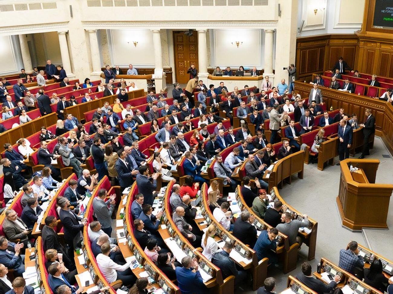 За даними Лещенка, нардепам від "Слуги народу" могли заплатити приблизно по $30 тис. за відмову від голосування