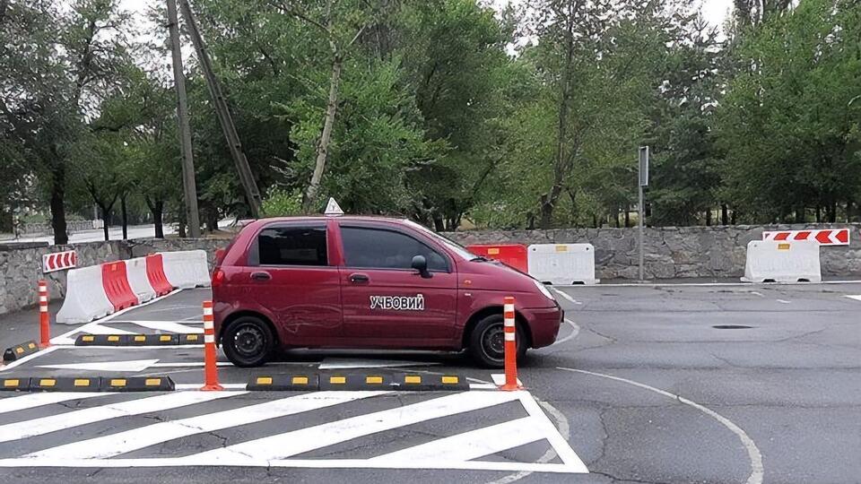 В Україні змінили правила видавання водійських прав та акредитації автошкіл