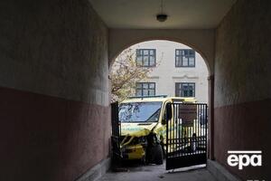 "Скорая" врезалась в стену здания