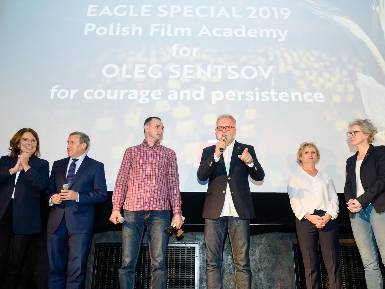 Премію Сенцову вручив президент кіноакадемії Яблонський