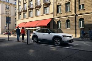 Mazda представила первый электрокар СХ-30