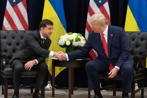 25 июля во время телефонного разговора с Зеленским Трамп поднял вопрос о расследовании деятельности в Украине Хантера Байдена