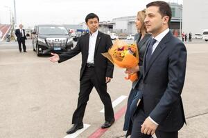 Зеленский (на фото) говорил с Украиной и находясь в Японии, отмечает Корниенко