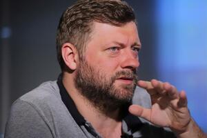 Корниенко отказался называть фамилии депутатов, которые "ведут двойную жизнь"
