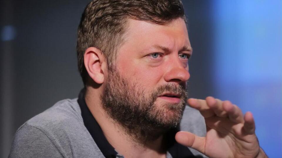 Корниенко отказался называть фамилии депутатов, которые "ведут двойную жизнь"