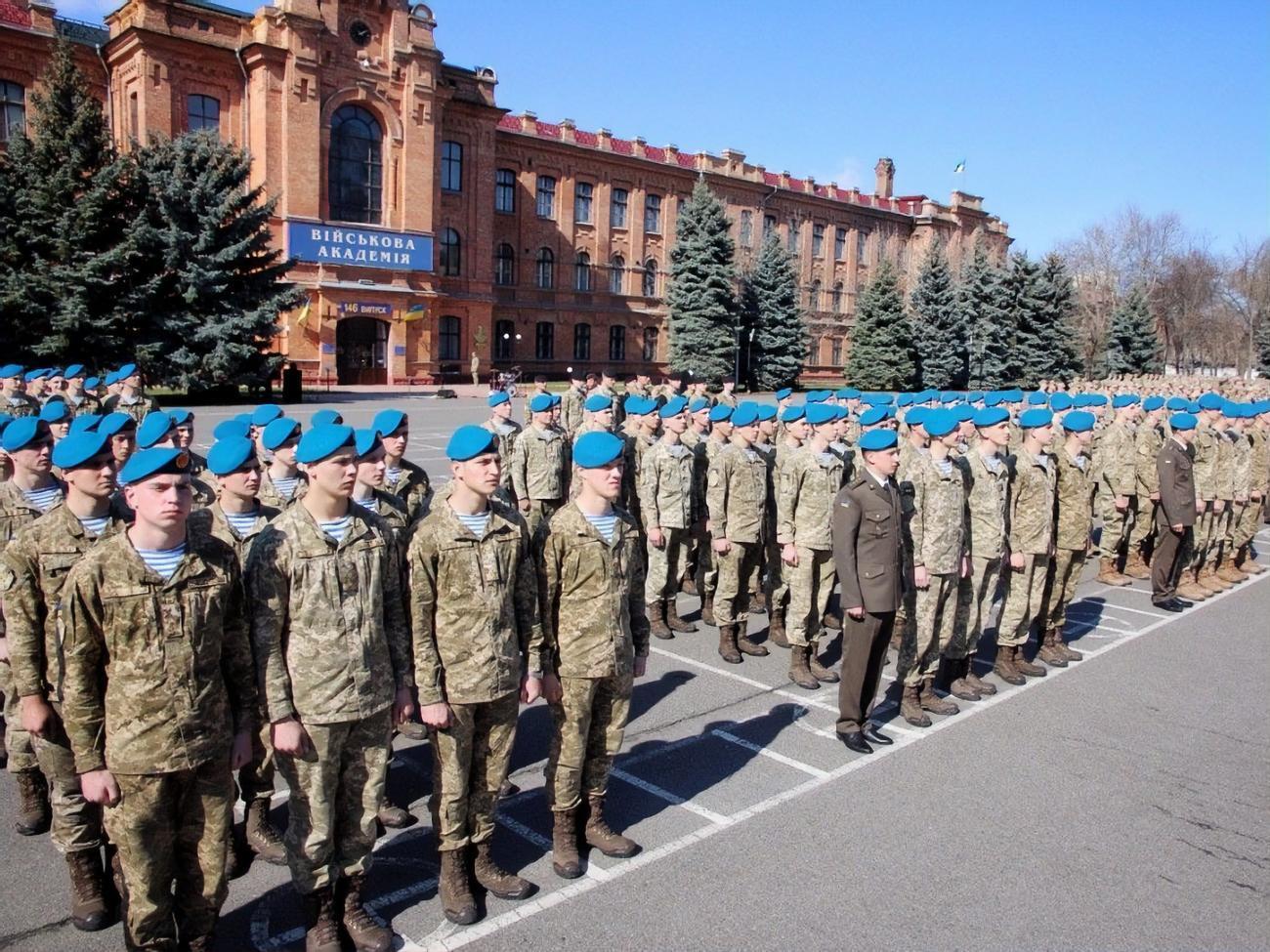 Троє курсантів дістали легкі осколкові поранення
