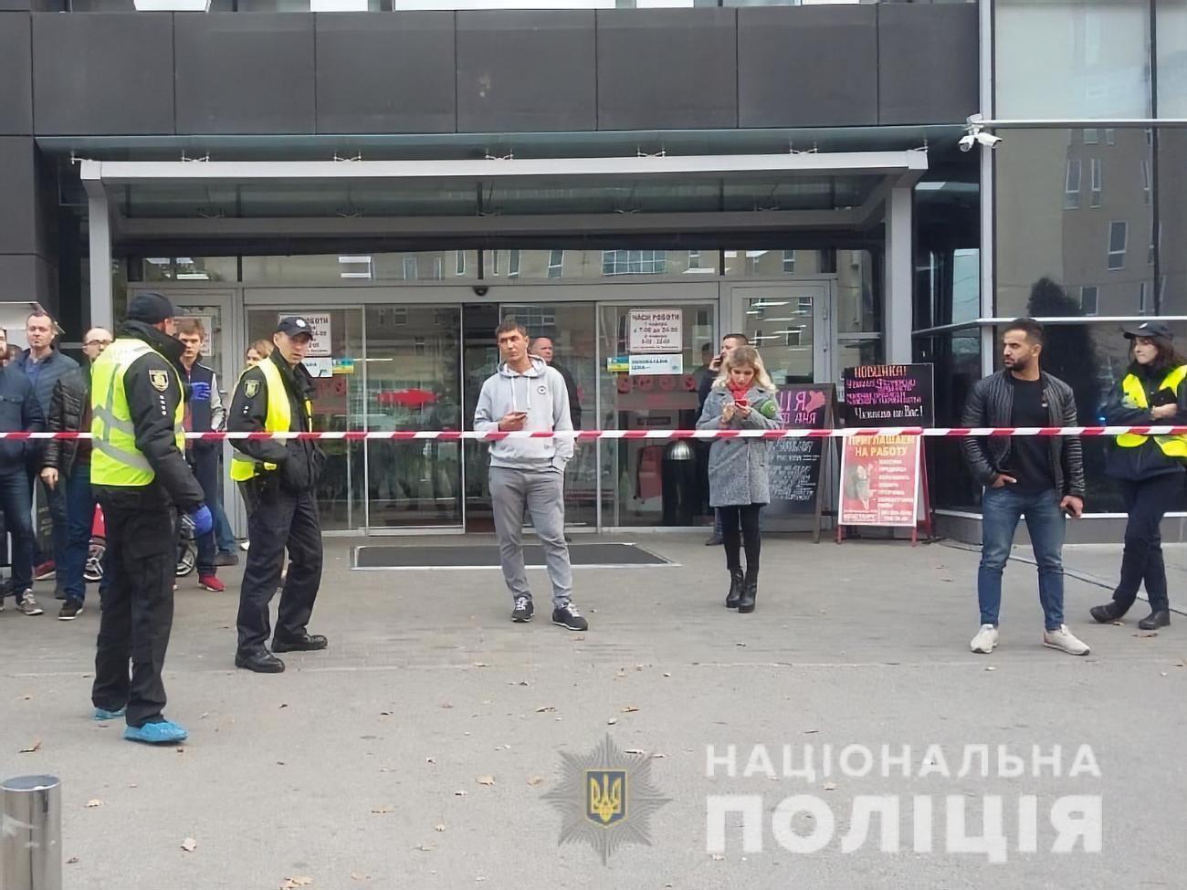 Злоумышленники открыли стрельбу по двум мужчинам