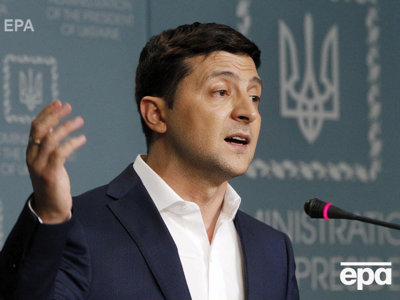 Зеленский подчеркнул, что сокращение не коснется врачей и учителей