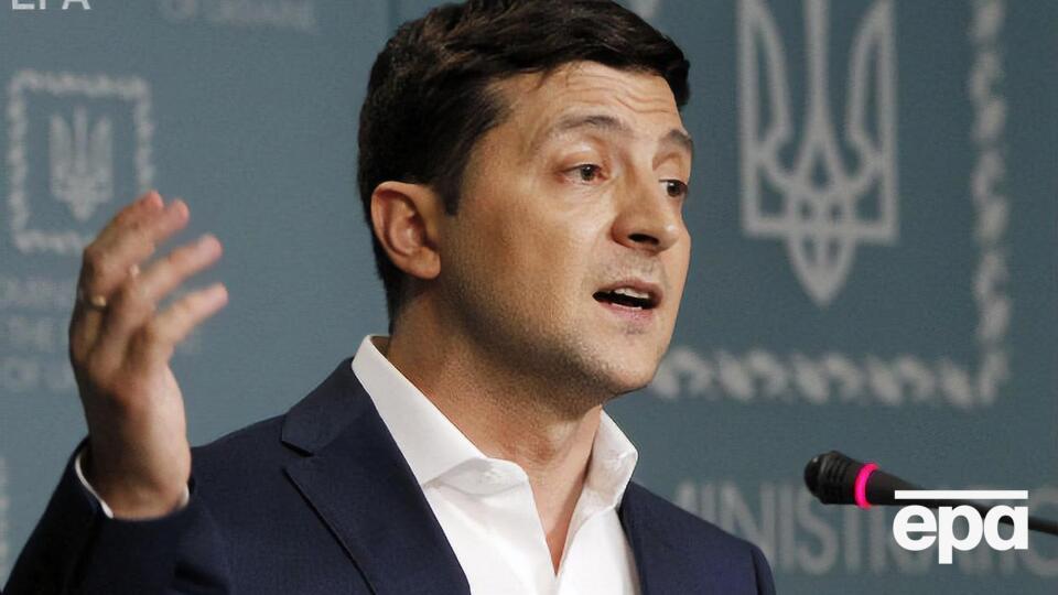 Зеленський підкреслив, що скорочення не торкнеться лікарів і вчителів