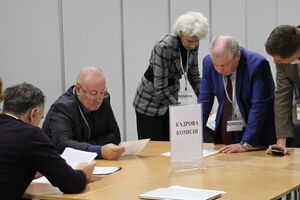 Позивач просив суд заборонити конкурсним комісіям проводити атестацію прокурорів