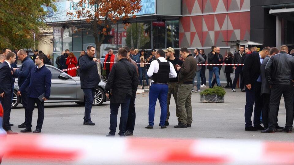 В результате стрельбы у супермаркета погиб один человек