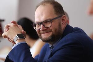 Бородянський сказав, що завданням дітей буде розповісти іншим школярам про побачене в подорожі