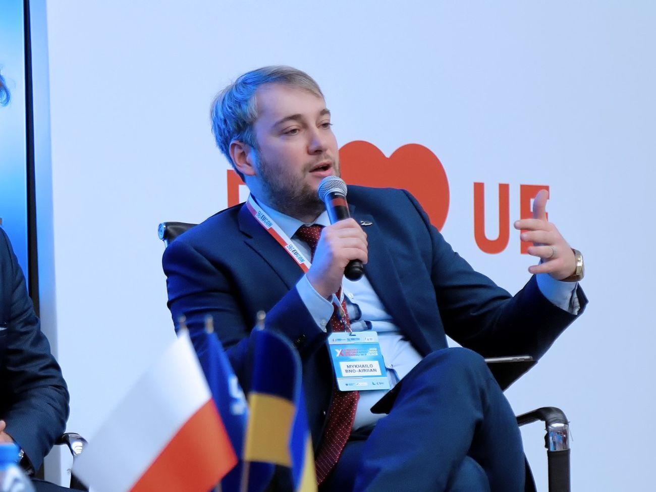 Бно-Айріян (на фото) сказав, що Дубінський намагається чинити на нього інформаційний тиск