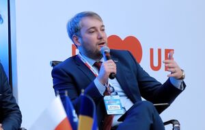 Бно-Айріян (на фото) сказав, що Дубінський намагається чинити на нього інформаційний тиск