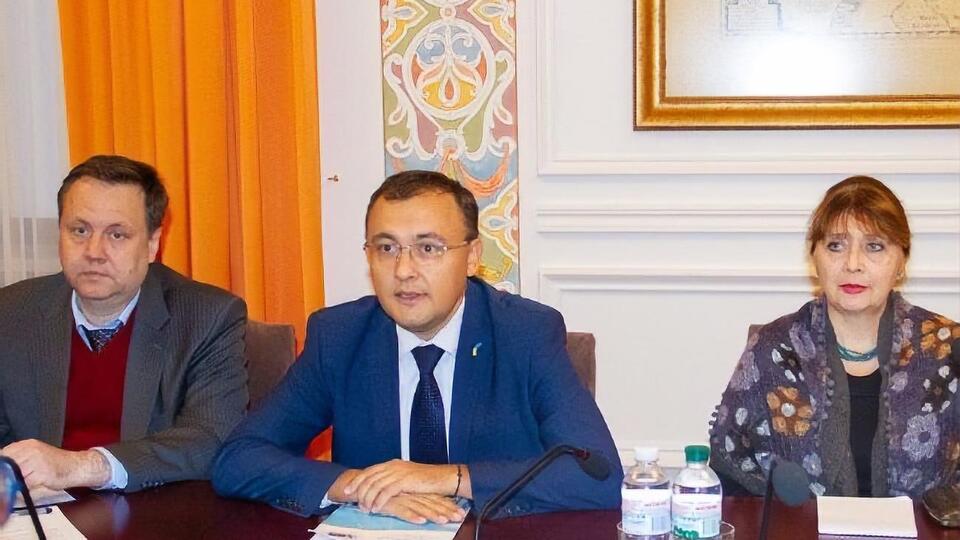 Експертів комісії зустріли в МЗС