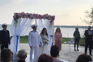 На весілля приїхали інші звільнені українські моряки зі своїми сім'ями
