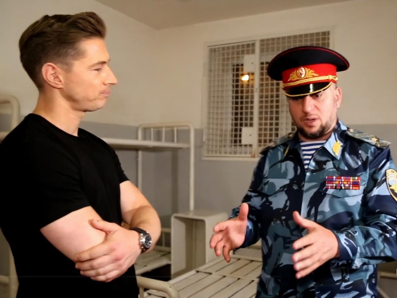 Алаудінов (праворуч) &ndash; Лонгману (зліва): Живи, як тобі подобається