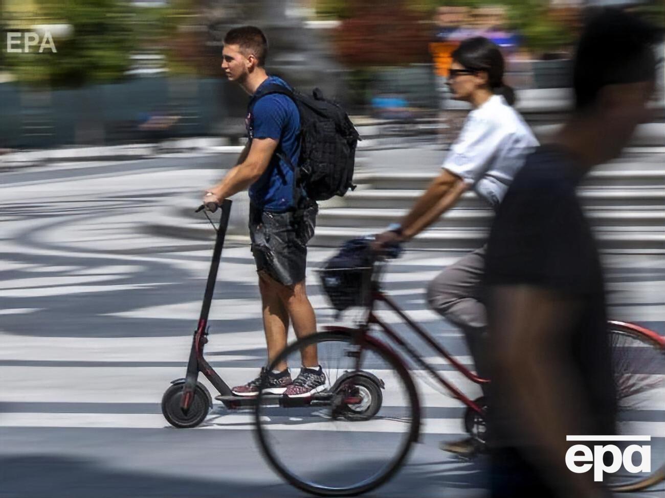 Электросамокатам во Франции запретили ездить по тротуарам